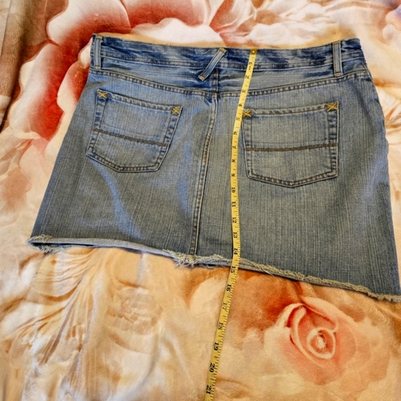 Polo Jeans Co Blue Denim Distressed Mini Skirt with Frayed Hem S 14 Never Worn - Picture 3 of 9